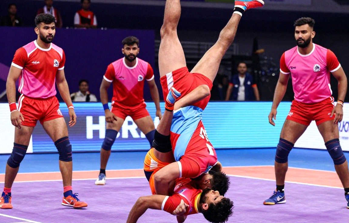 ৬ ফুট উঁচুতে উড়া পাওয়ান সেহরাওয়াতের উড়ানে ভারতের শিরোপা রক্ষা করবে কি